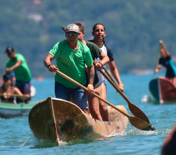 Remadas Sustentáveis: Corrida de Canoas no Lázaro Reforça Laços com Maricultura Local